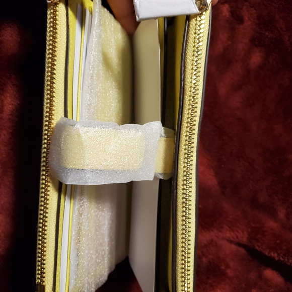 Michael kors wallet - Picture 2 of 7